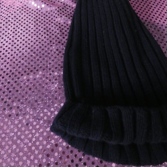 H&M | 4-8 years | Ribbed Navy Winter Hat With Pom Pom *Has a small hole - Picture 9 of 13